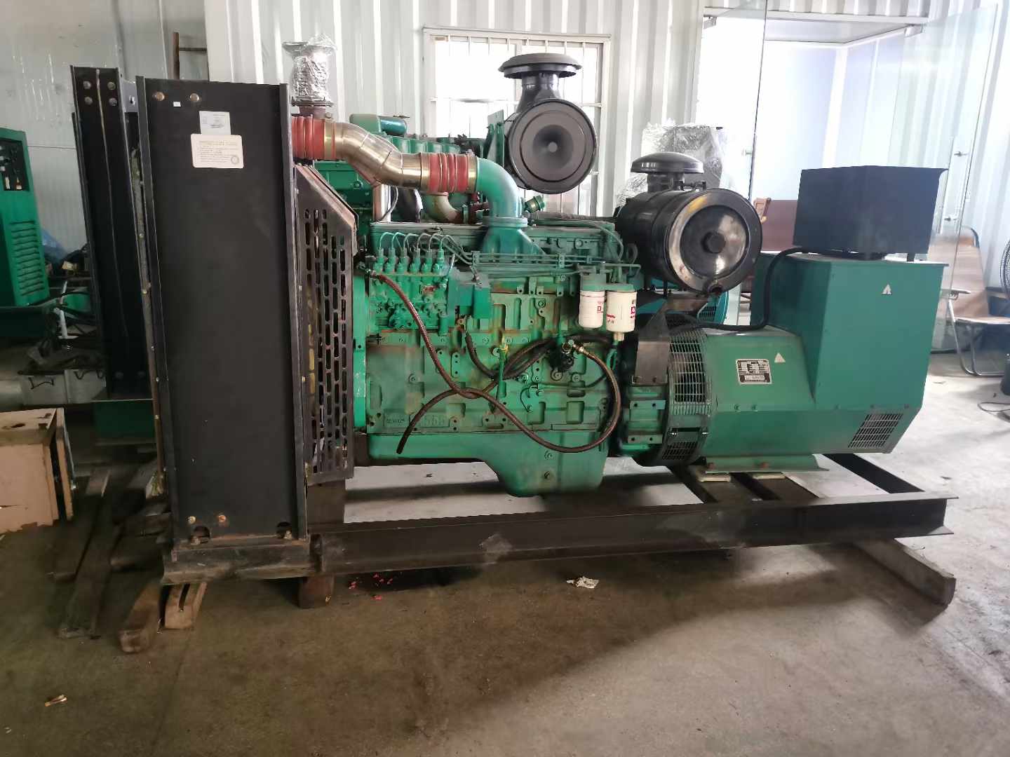 娄底发电机租赁如何确定电缆的承载电流是否在安全范围内？