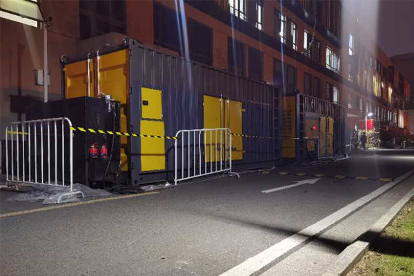 娄底柴油发电机组的输出电压是如何调节的？