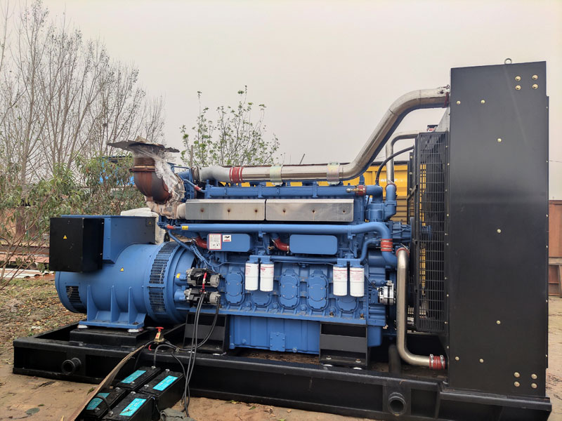 娄底柴油发电机组更换机油时，应遵循哪些步骤？